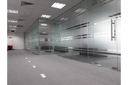 Thi công dán decal cửa kính tại TPHCM